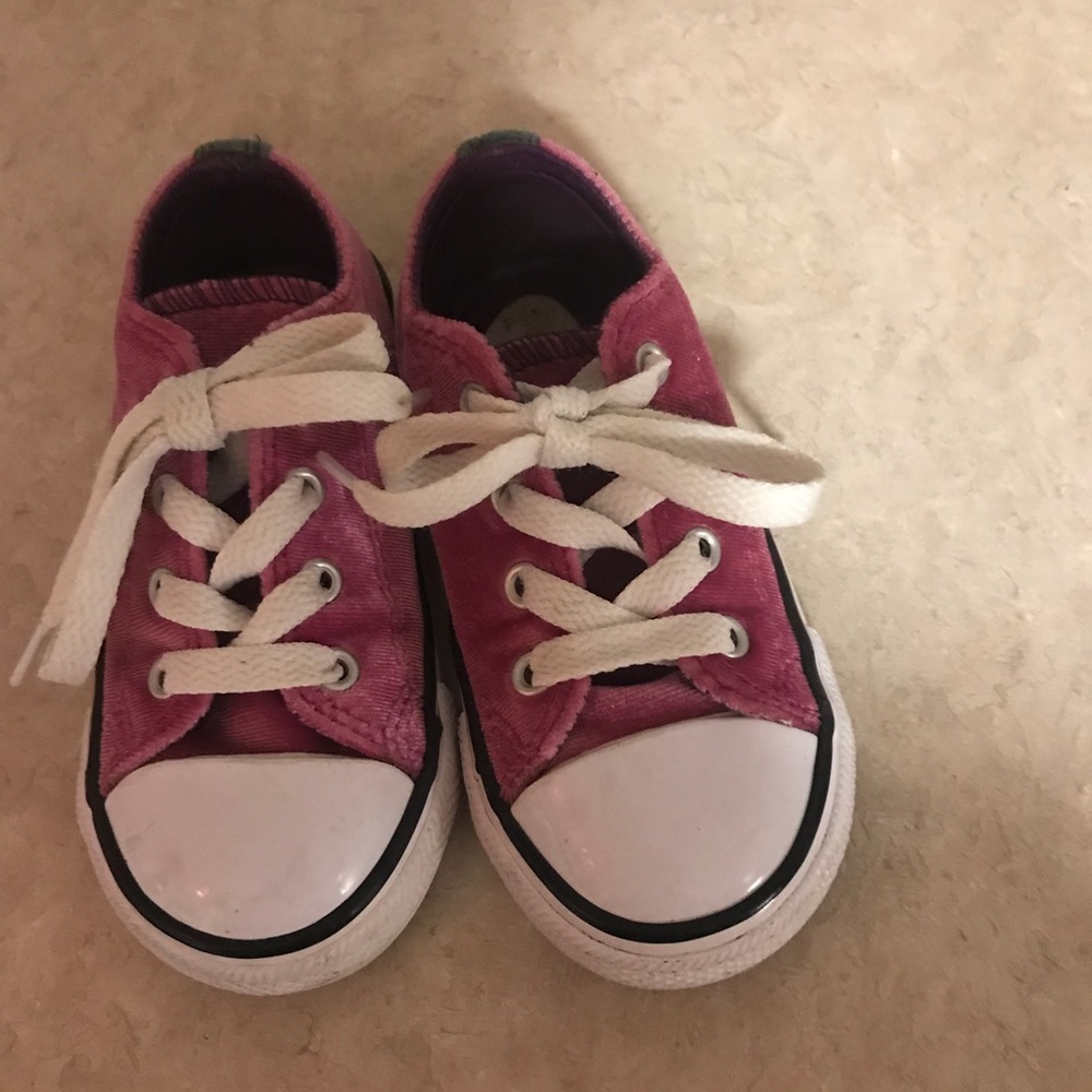 Toddler girl converse